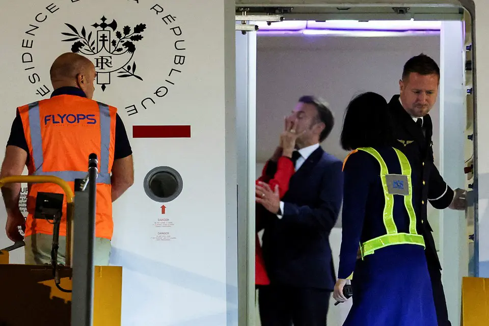 Видео журналистов, которые запечатлели пощечину от Брижит, доставшуюся Макрону, набрало миллионы просмотров