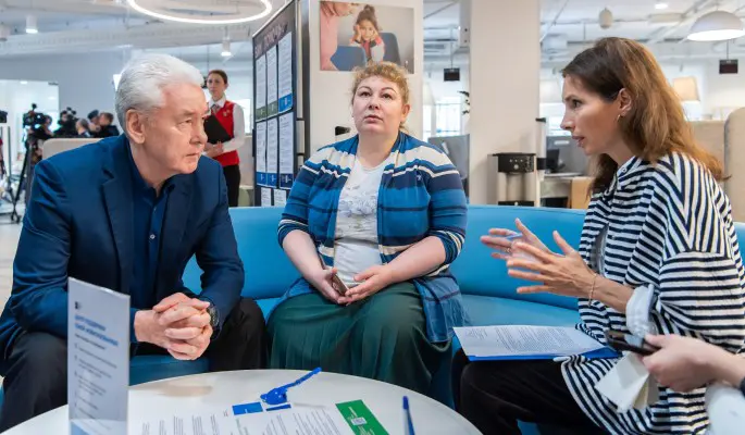 Собянин пообщался с посетителями центра поддержки семей мобилизованных россиян