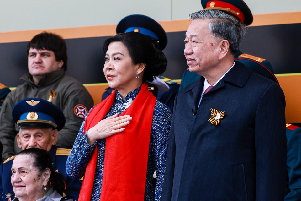 Глава Компартии Вьетнама То Лам и его супруга Нго Фыонг Ли во время парада Победы в Москве. Фото: Владимир Смирнов/ТАСС.