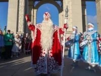 vdnh v moskve priglashaet na prazdnichnoe zazhzhenie novogodnih elej s uchastiem deda moroza-lavi-su-174771656300-0