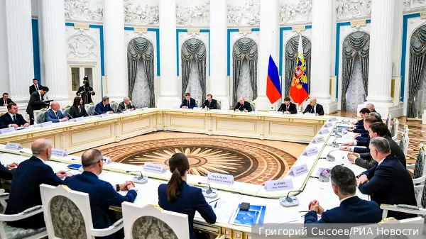 Путин назвал экономический суверенитет основой независимости России