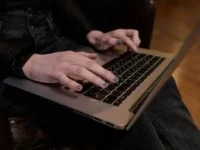 aleksandr haminskij obyasnyaet vliyanie marketplejsov na elektroniku v rossii-lavi-su-0