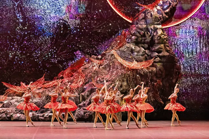 Жар-птицы Большого театра отличались нестройностью рядов, а их гнездовье — неприглядной суровостью