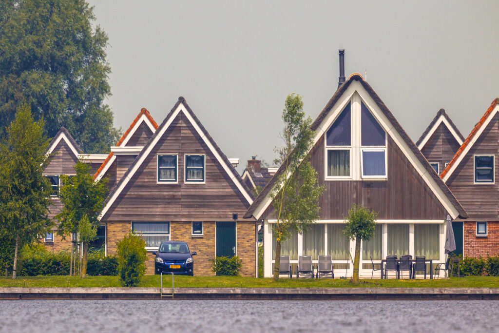 два дома рядом