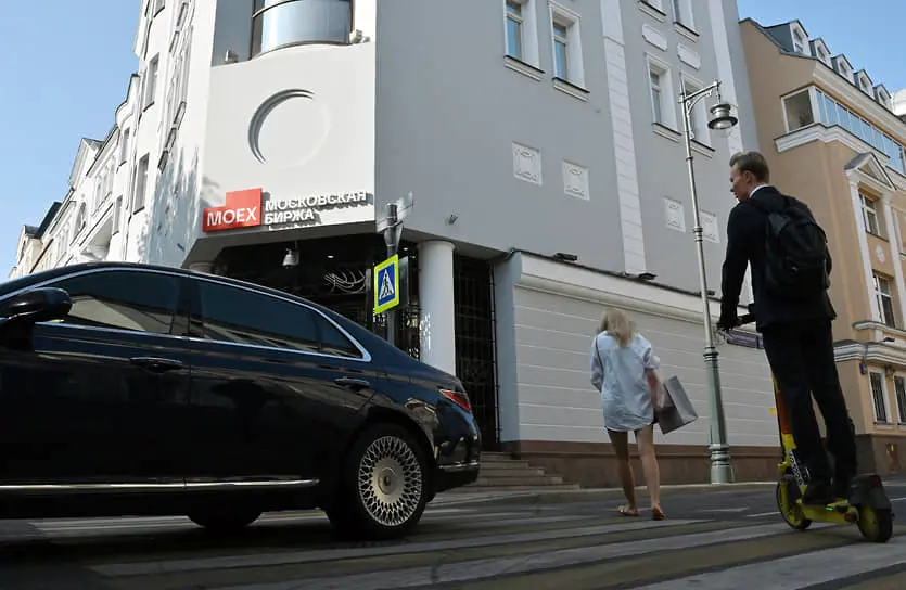 Эксперты обсуждают перспективы роста индекса Московской биржи после решения ЦБ по ставке-0