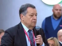 german gref i andrej makarov obsudili perspektivy rosta ekonomiki rossii na pmef-lavi-su-0