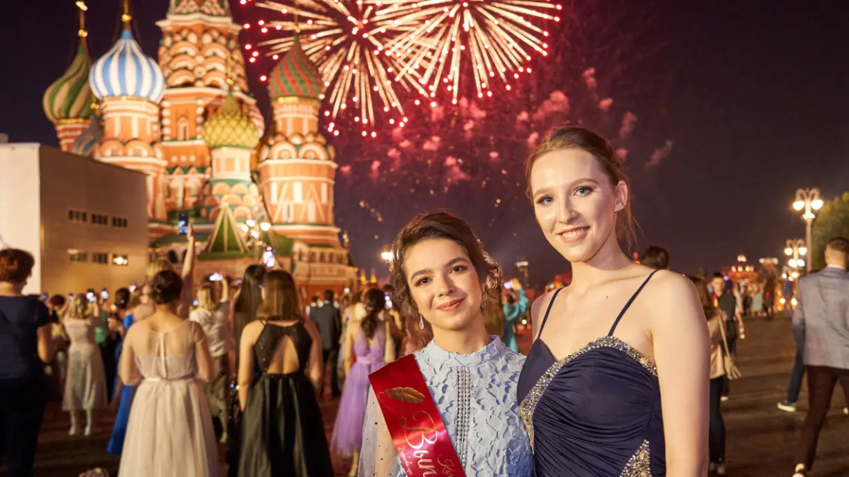 Всероссийский выпускной бал соберет ребят из многих регионов России в Кремле