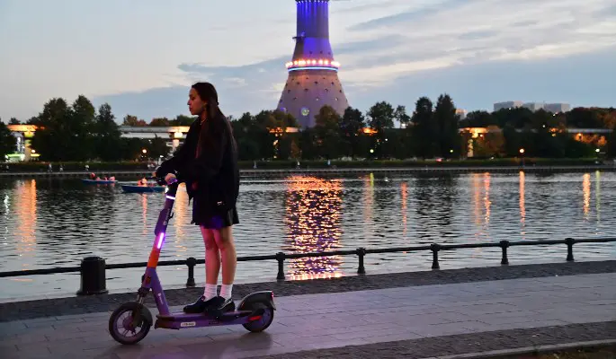 Найдено решение проблемы электросамокатов в пешеходной зоне