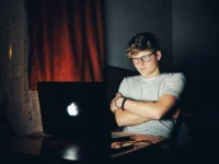 issledovanie mgppu vyyasnilo vliyaniya czennostej i uverennosti na internetzavisimost podrostkov iz shkol 814 i maou ssh 17-lavi-su-0