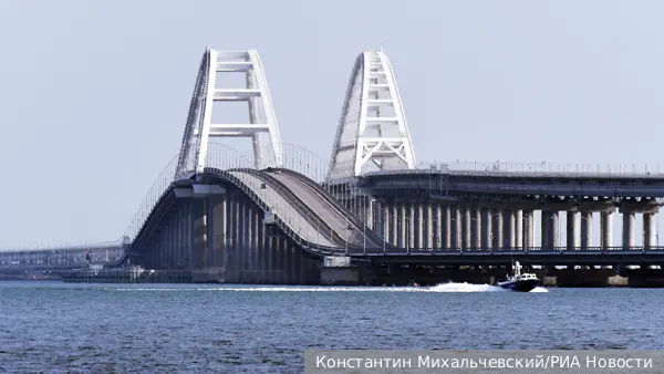 Движение по Крымскому мосту временно приостановили