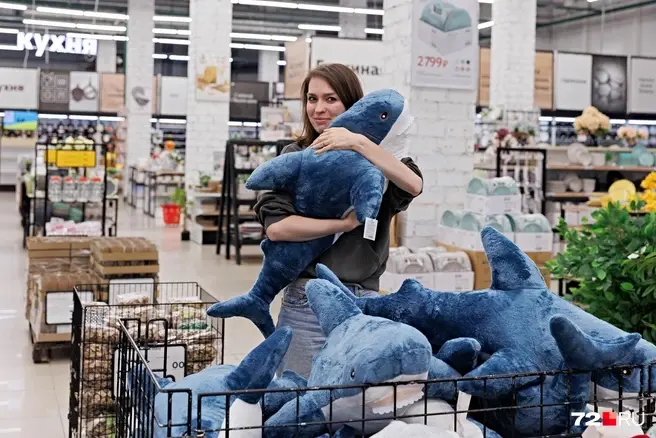 Нет, акулу мы покупать не стали. А вот вы можете, если вдруг захочется | Источник: Ирина Шарова / 72.RU