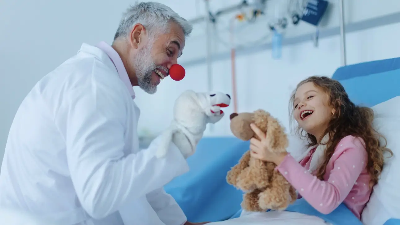 «Главное — деликатность»: медицинский клоун Лукина рассказал о специфике работы