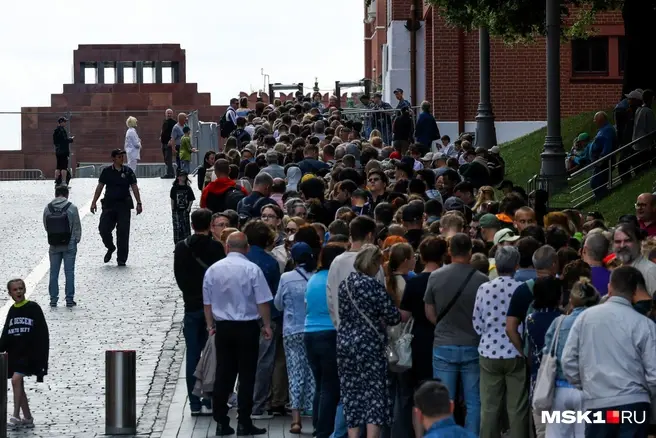Ажиотаж вокруг Мавзолея Ленина только нарастает перед реставрацией усыпальницы | Источник: Артем Устюжанин / MSK1.RU