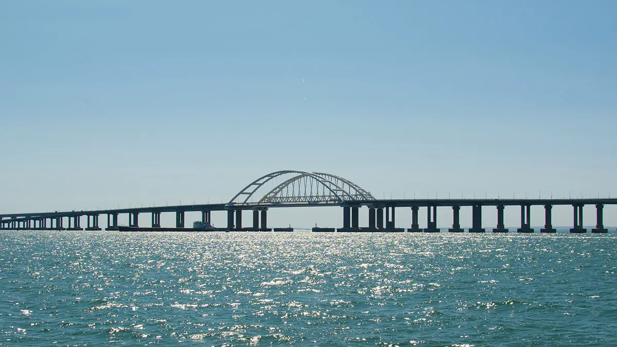 Движение по Крымскому мосту временно перекрыли