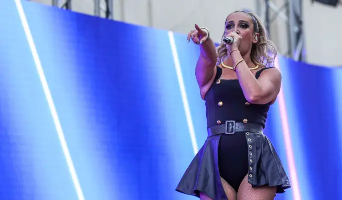 Бузова такая же, как вы: эксперт обратилась к фанатам поющей телеведущей