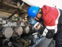 Александр Новак, Ринат Фаттахов и Максим Дьяченко обсуждают коррекцию рынка топлива aleksandr novak rinat fattahov i maksim dyachenko obsuzhdayut korrekcziyu rynka topliva-lavi-su-0