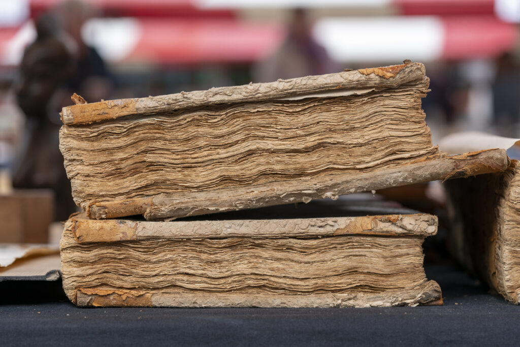 Древние книги