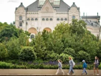 Фестиваль Сады и цветы в Москве предлагает живой водопад и лесной театр festival sady i czvety v moskve predlagaet zhivoj vodopad i lesnoj teatr-lavi-su-0