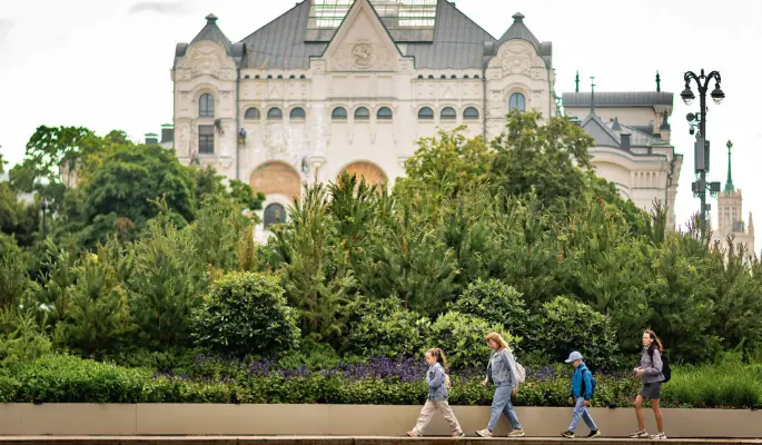 Водопад и лес стали одними из самых популярных площадок фестиваля "Сады и цветы"