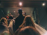 Психология общения и поведения с незнакомцами Люди, толпа людей в метро