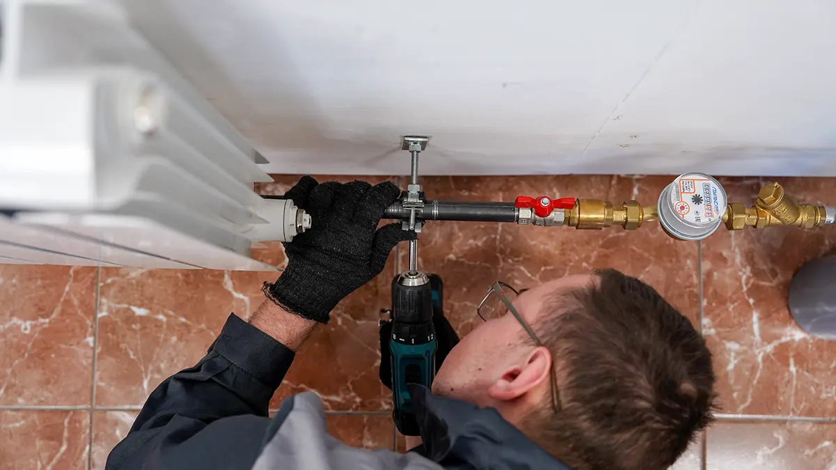 Бирюков: 300 тысяч отопительных приборов для капремонта жилых домов закупят в Москве