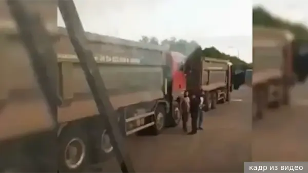 В Госдуме призвали наказать по всей строгости блокировавших военный грузовик мигрантов