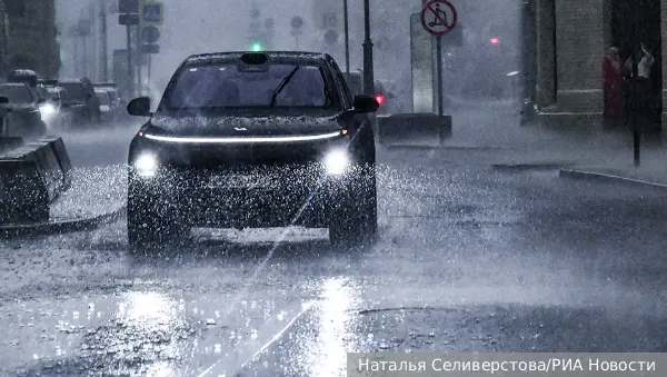 Автоэксперт назвал допустимую для автомобиля глубину лужи