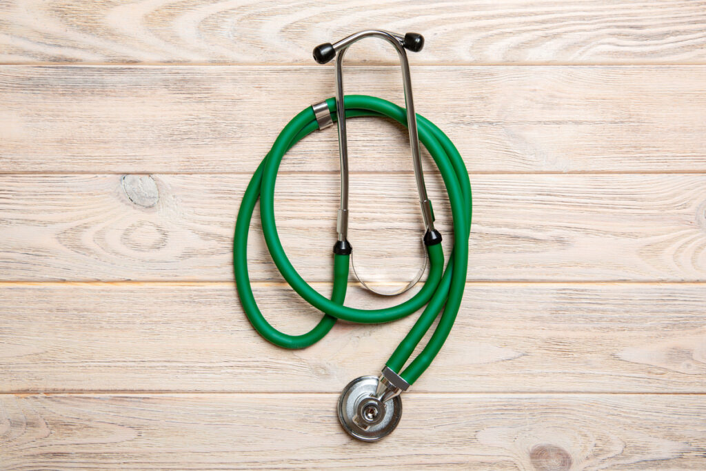 Зеленый стетоскоп