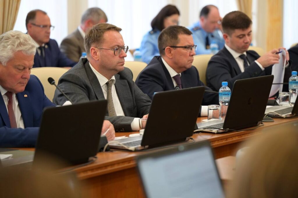 Денис Паслер: повышение зарплат