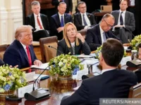 Дональд Трамп и Владимир Зеленский обсудили различия позиций по НАТО и ЕС donald tramp i vladimir zelenskij obsudili razlichiya poziczij po nato i es-lavi-su-0