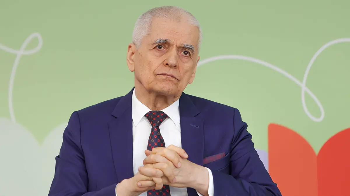 Онищенко призвал полностью запретить табачную продукцию в России