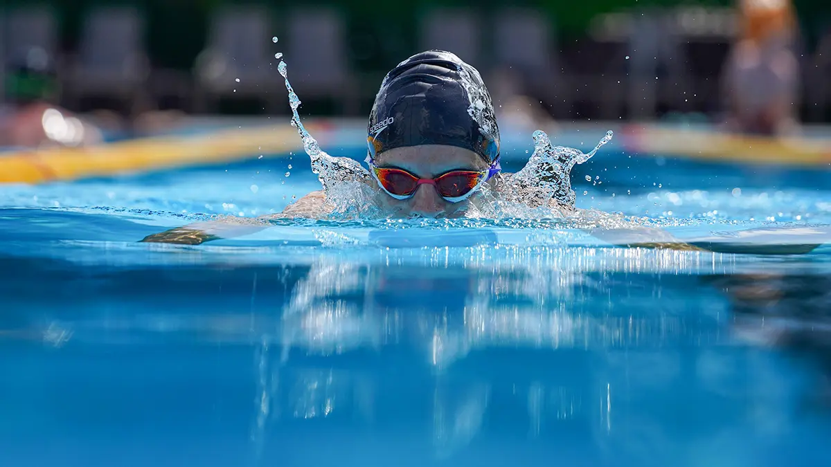 Врач скорой помощи Сергей Шляхтенко в 75 лет стал победителем заплыва X-WATERS