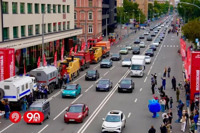 Это первый в истории парад электротранспорта по Садовому кольцу | Источник: Дептранс Москвы / T.me