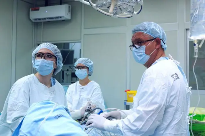 Максим Руденко и врачи областного онкоцентра помогают Дмитрию в выздоровлении-0