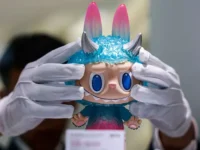 Маленький Ачжэн и Лабубу. Как детское желание разрушило гармонию в доме malenkij achzhen i labubu kak detskoe zhelanie razrushilo garmoniyu v dome-lavi-su-0