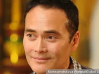 Марк Дакаскос и звезды мирового кино открыли Международную неделю в «Художественном» mark dakaskos i zvezdy mirovogo kino otkryli mezhdunarodnuyu nedelyu v hudozhestvennom-lavi-su-0