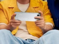 predstavila smartfon s akkumulyatorom moshhnee v chetyre raza chem u  16-lavi-su-0