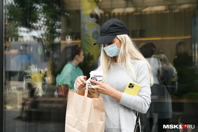 Эпидемиолог предложил носить маски для защиты от нового варианта коронавируса «Стратус» | Источник: Артем Устюжанин / MSK1.RU