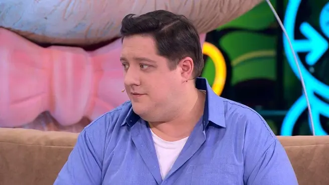 Сейчас супруга Романа Попова ведет все его дела, потому что он не может даже читать сообщения | Источник: Роман Попов Official / Telegram