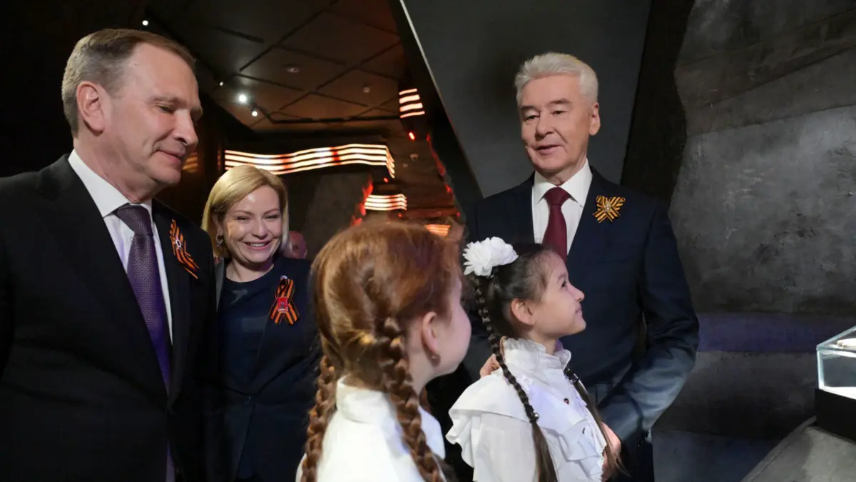 Мэр Москвы Сергей Собянин, директор Музея Победы Александр Школьник и министр культуры РФ Ольга Любимова на открытии историко-мультимедийной экспозиции «Путь к Победе!» в Музее Победы на Поклонной горе