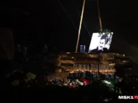 В Театре имени А.С. Пушкина простились с Юрием Бутусовым, пришли Хабенский, Урсуляк, Стеклова и Бородин v teatre imeni as pushkina prostilis s yuriem butusovym prishli habenskij ursulyak steklova i borodin-lavi-su-0