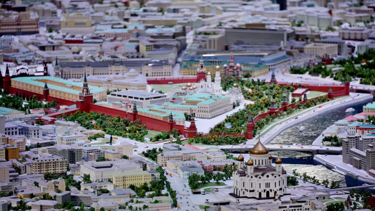 Фрагмент макета Москвы в павильоне на ВДНХ. Сейчас Москва в миниатюре включает 23 тысячи зданий с детальной проработкой фасадов и прилегающих территорий