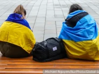 Дональд Трамп и Владимир Зеленский обсуждают возможность отправки украинских беженцев на линию фронта donald tramp i vladimir zelenskij obsuzhdayut vozmozhnost otpravki ukrainskih bezhenczev na liniyu fronta-lavi-su-0