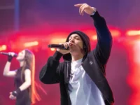 Летний хит среди альбомов года от Bratland Макана, Stray Kids и Басты letnij hit sredi albomov goda ot makana i basty-lavi-su-0