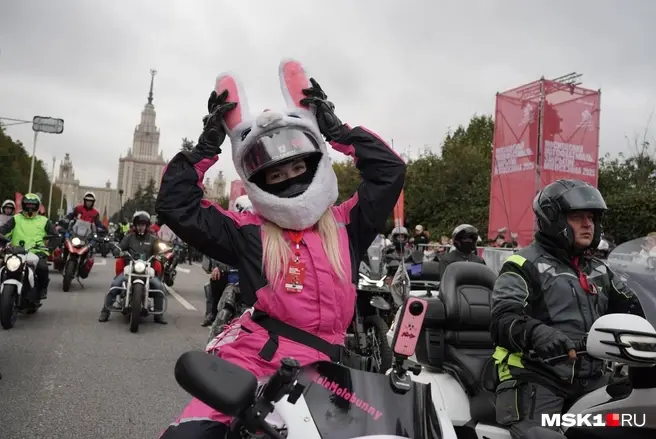 Мотосезон-2025 закрыли красочным фестивалем | Источник: Артем Рамазани-Зубов / MSK1.RU