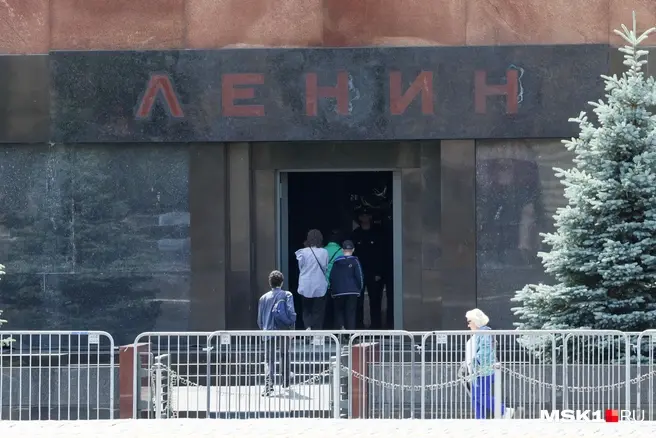 Большинство москвичей поддерживает закрытие Мавзолея Ленина | Источник: Артём Устюжанин / MSK1.RU