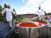 minpromtorg i teremok sozdayut etalon russkoj kuhni s mihailom goncharovym-lavi-su-0