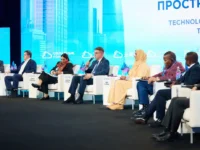 На форуме о будущем городов БРИКС выступили Янис Варуфакис и Кейт Баркер na forume o budushhem gorodov briks vystupili yanis varufakis i kejt barker-lavi-su-0