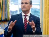 На Вашингтонском собрании генералов Хегсет и Дональд Трамп меняют стандарты армии США na vashingtonskom sobranii generalov hegset i donald tramp menyayut standarty armii ssha-lavi-su-0