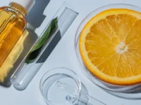 Наталья Рябинова о безопасном применении AHA-кислот, ретинола и витамина C natalya ryabinova o bezopasnom primenenii kislot retinola i vitamina -lavi-su-0